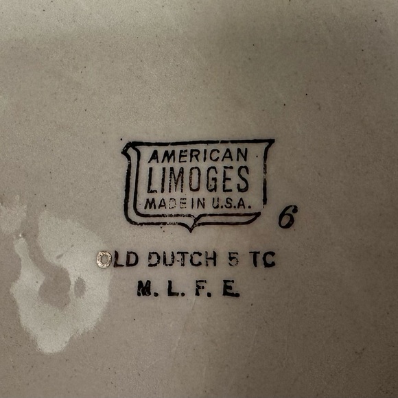 American Limoges OLD DUTCH 5 TC M.L.F.E. 10" Collector's Plate Dark Red Tulips - Picture 2 of 7